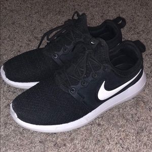 Black Nike Roshes Size 7
